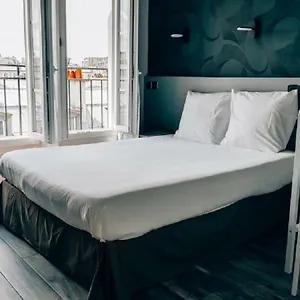 Luxia 2*, Paris Frankrike